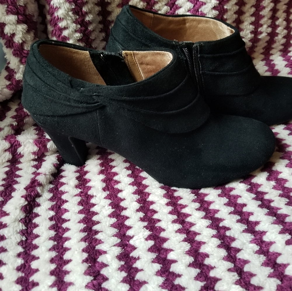 Life Stride Corie booties